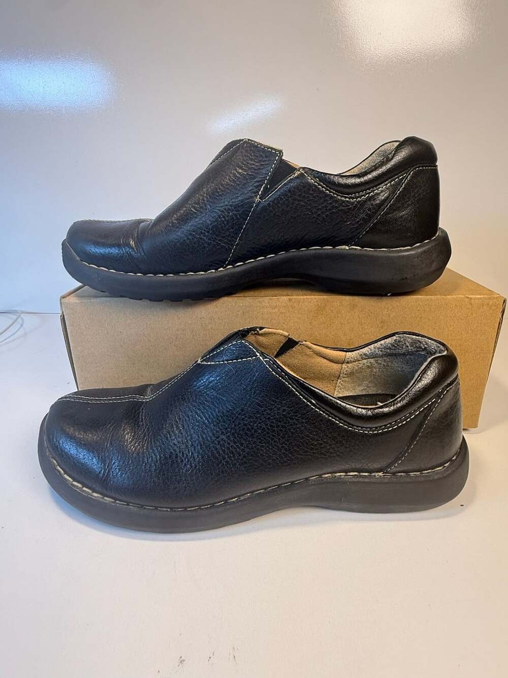 Clarks Ashland Joy Slip-On Shoes Black Leather